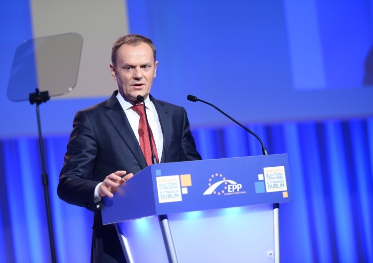 Donald Tusk Tusk pozostawiłby program 500 plus? Szef PO odpowiedział na pytanie internauty