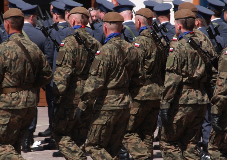 Pod koniec rządów PO-PSL w Polsce służyło tylko 95 tys. żołnierzy. Szef MON publikuje dane