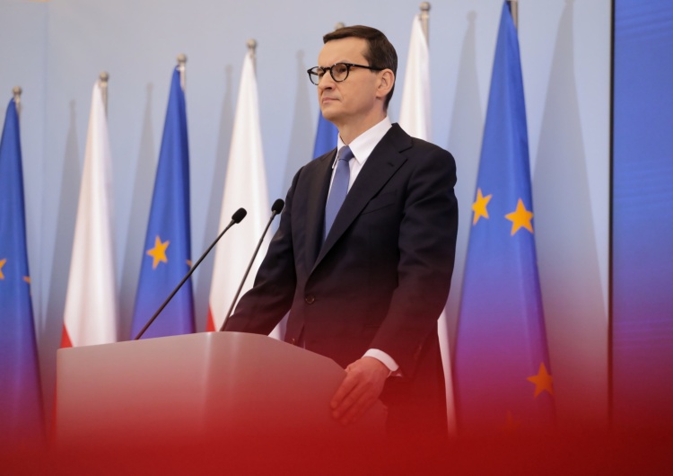  Premier: Jeśli zarabiający do 12,8 tys. zł brutto stracą na Polskim Ładzie, będą mogli rozliczyć się jak w 2021 r. 