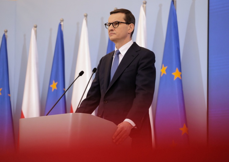 Premier: Jeśli zarabiający do 12,8 tys. zł brutto stracą na Polskim Ładzie, będą mogli rozliczyć się jak w 2021 r.