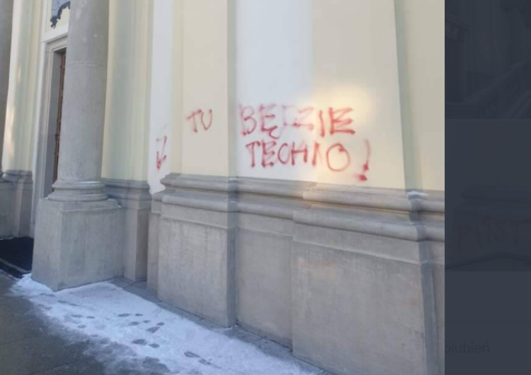 Warszawa: Jest decyzja sądu ws. mężczyzny, który zniszczył elewację Kościoła św. Krzyża