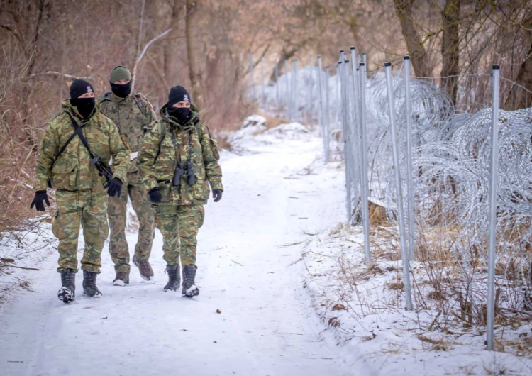 Strażnicy na granicy polsko-białoruskiej Prowokacje białoruskich służb na granicy: Wykorzystali ambonę myśliwską...