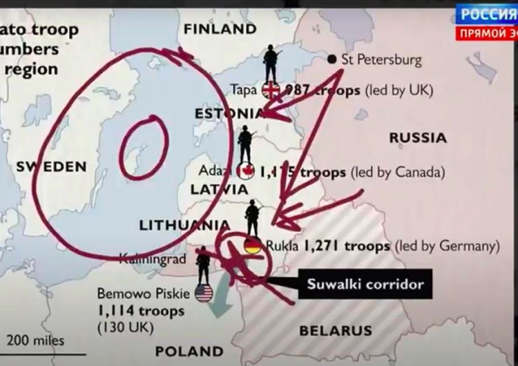  Szokujące sceny w rosyjskiej telewizji publicznej. „Zaznacza na mapie strzałkami, jak będzie szła ofensywa” [WIDEO]