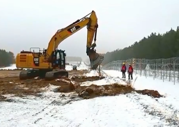  [video] Ruszyła budowa zapory na granicy z Białorusią! 