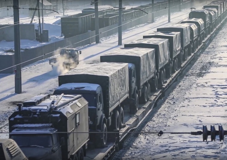 sprzęt wojskowy transportowany na rosyjsko-białoruskie manewry
