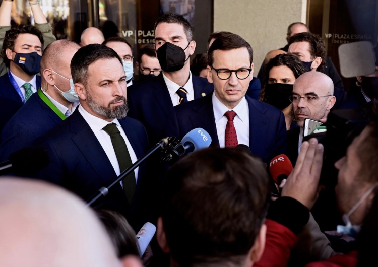 Santiago Abascal VOX i Mateusz Morawiecki Po szczycie w Madrycie.