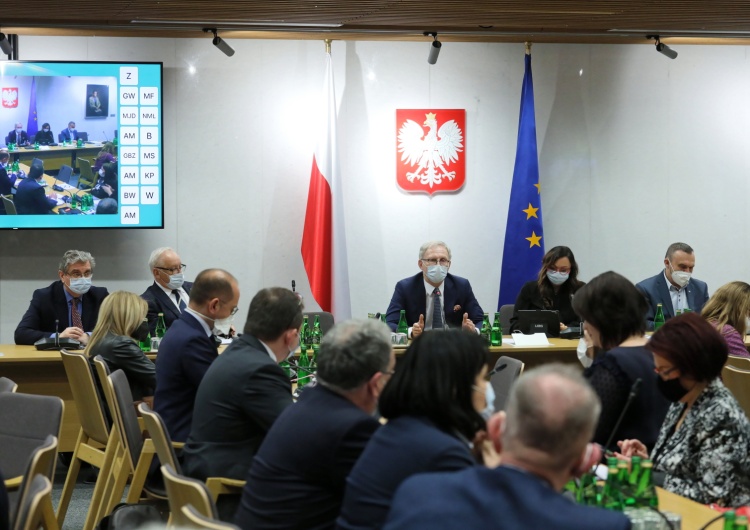 Warszawa. Posiedzenie sejmowej Komisji Zdrowia 01.02.2022 Sejmowa Komisja Zdrowia odrzuciła projekt ustawy ws. COVID-19