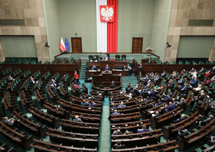 Rozłam w ZP ws. ustawy covidowej. Wiemy, którzy posłowie PiS głosowali za odrzuceniem projektu