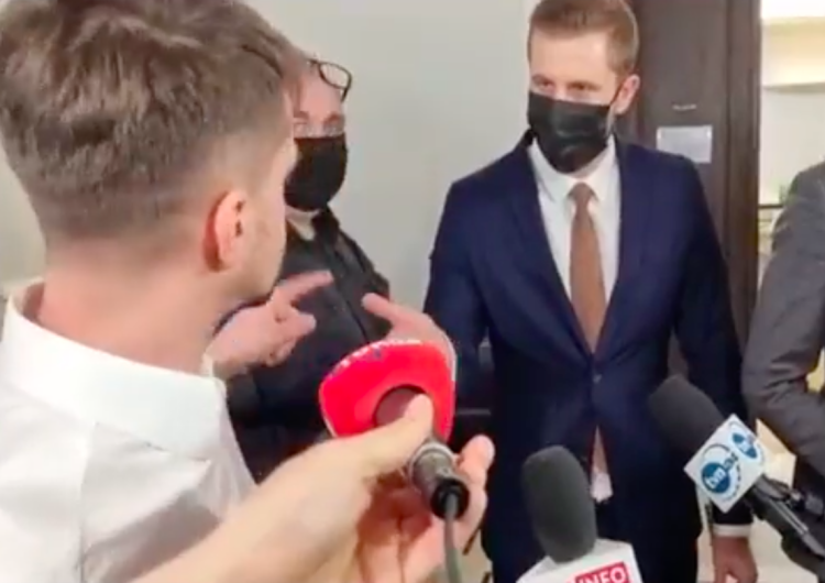  Spięcie między szefem Agrounii a dziennikarzem TVP. „Niech pan nie macha ręką w moją stronę!” [WIDEO]