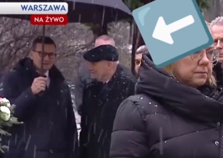 Mateusz Morawiecki z Antonim Macierewiczem na uroczystościach rocznicy śmierci Jana Olszewskiego „Chciał przywalić Macierewiczowi”. Wiralowy film z premierem wygląda zupełnie inaczej w szerszym kontekście