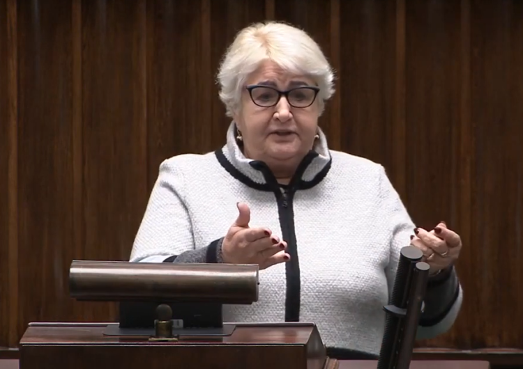 Henryka Krzywonos [wideo] „PiS doprowadzi do tego, że będziemy płacić za te yyy… kurde zapomniałam”. Kuriozalne wystąpienie posłanki PO