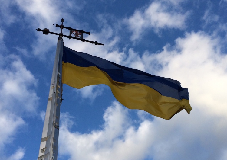 Flaga Ukrainy Zełenski zaleca, by nie ulegać wojennej panice: Ukraina posiada „wystarczająco sił i uzbrojenia”