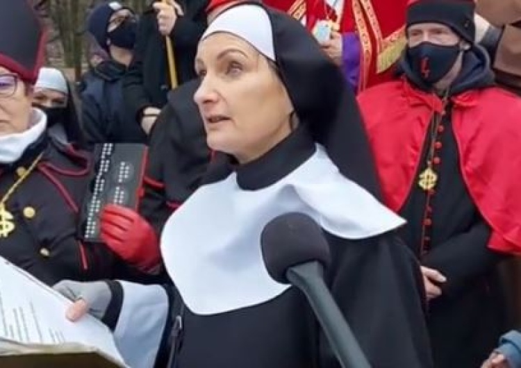  [wideo] „Jarku Kaczyński, gdzie wrak Tupolewa” śpiewane na melodię… psalmu. Haniebne szyderstwa ulicznej opozycji w miesięcznicę smoleńską