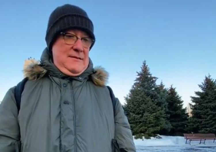  [wideo] Rosyjski vloger prosił przechodniów o słowa dla młodego pokolenia. Trafił na polskiego dominikanina. Film ma już 8,5 mln wyświetleń