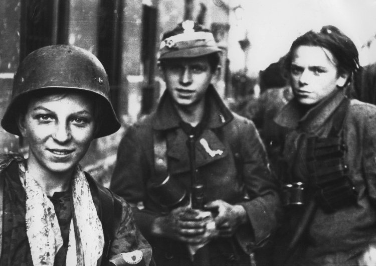 Powstańcy warszawscy Cześć i chwała Bohaterom! 80 lat temu powstała Armia Krajowa