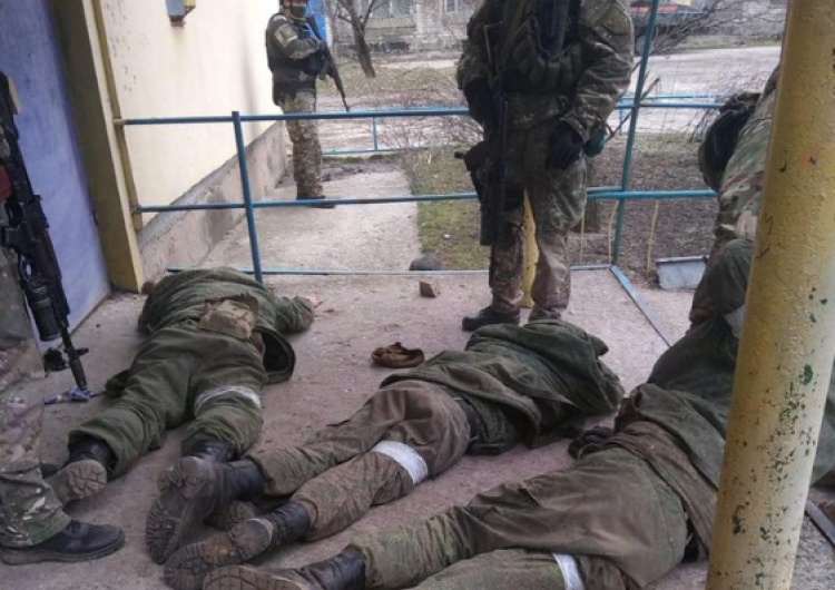  „Okupanci”. Ukraińskie siły pojmały kolejnych rosyjskich żołnierzy. Pokazano zdjęcia [FOTO]