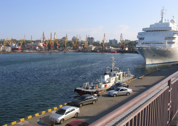  Turecki statek trafiony bombą w pobliżu portu w Odessie. Jest komunikat władz