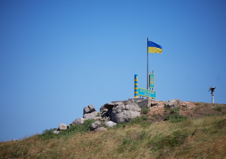 posterunek ukraiński na Wyspie Węży „Idzi na ch*j!” Tak obrońcy ukraińskiej Wyspy Węży odpowiedzieli na żądanie poddania się. Wszyscy zginęli [WIDEO]