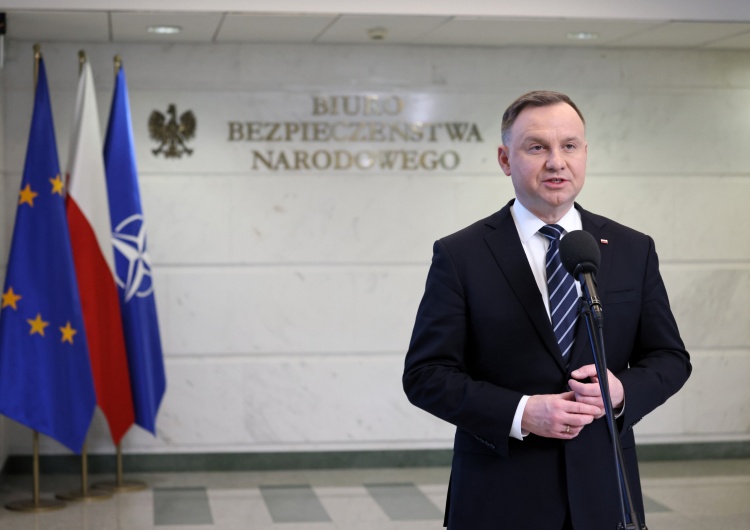 Prezydent Andrzej Duda Prezydent Andrzej Duda rozmawiał z Wołodymyrem Zełenskim. „Rosjanie zaczęli bombardowanie miasta”