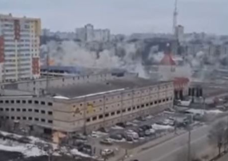  [wideo] MSW Ukrainy: Charków masowo ostrzelany przez Rosjan rakietami Grad. Dziesiątki zabitych, setki rannych