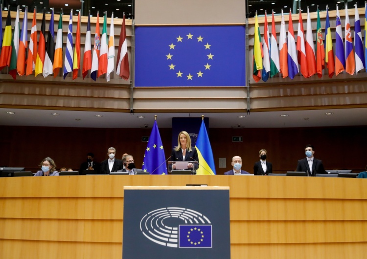 PE praktycznie jednomyślnie przyjął rezolucję wzywającą do przyznania Ukrainie statusu kraju kandydującego do UE