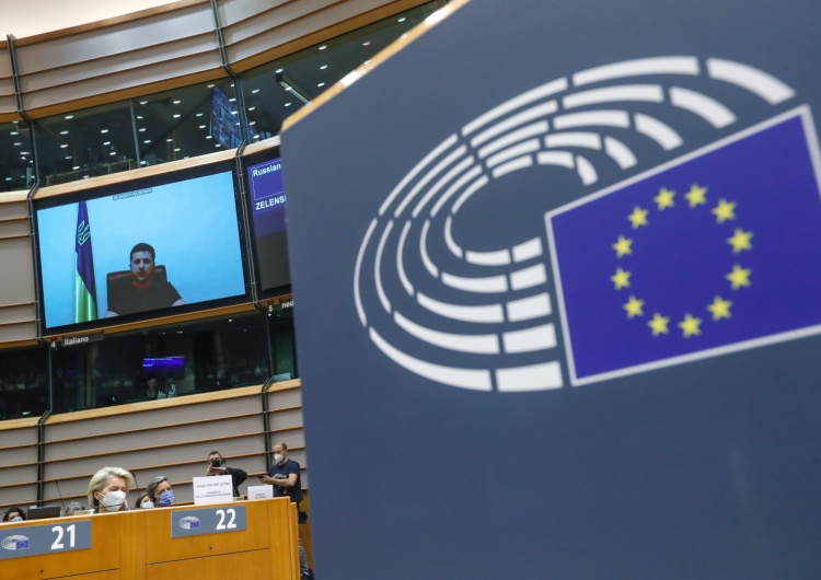 Anna Kubacka: Wojna nie przeszkadza Europejskiej Partii Ludowej domagać się sankcji uderzających w Polskę
