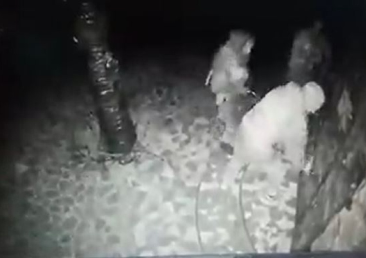  [wideo] „Stara tradycja rosyjskiej armii”. Rosyjscy żołnierze włamują się do domów Ukraińców?