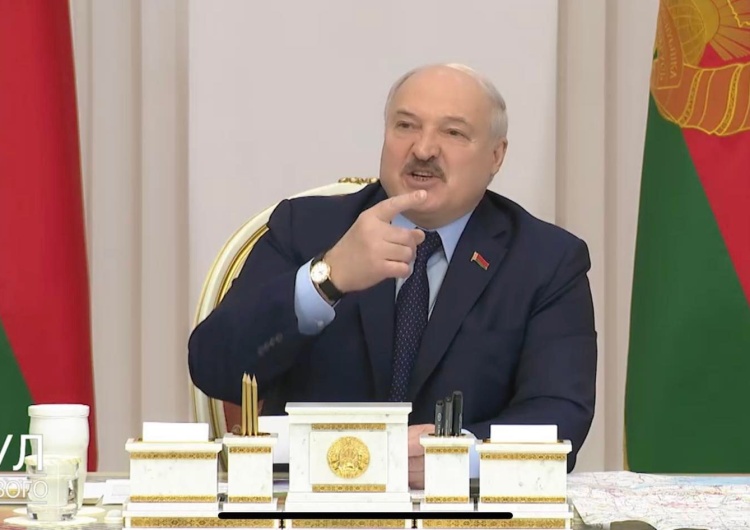  „Jak im potrzebna ta wojenka, żeby zmniejszyć niepopularność PiS i Dudy”. Polska opozycja? Nie. Łukaszenka [WIDEO]
