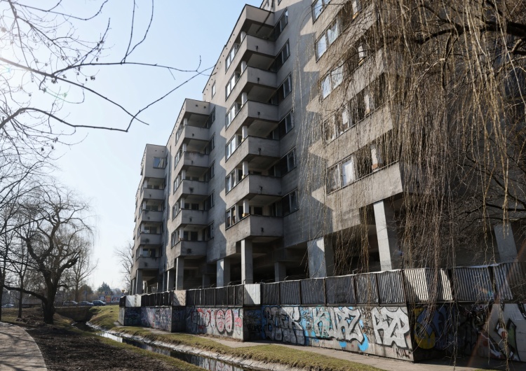 Warszawa. Budynki po radzieckich dyplomatach przy ul. Sobieskiego 100 Warszawa podjęła decyzję ws. nieruchomości po radzieckich dyplomatach. Rosjanie są wściekli