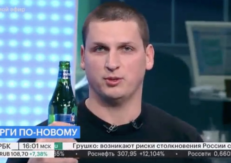  Rosyjski ekspert podczas transmisji na żywo upamiętnił „śmierć rosyjskiej giełdy”. „Spoczywaj w pokoju” [WIDEO]