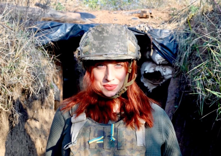 Ukraina: Polska reporterka Monika Andruszewska uratowała życie 30 mieszkańców bombardowanego miasta Irpień
