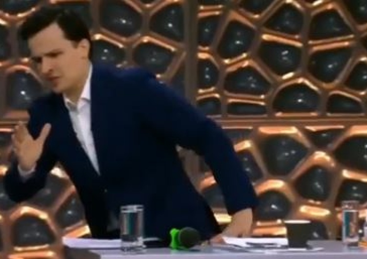  „Nasi ludzie tam giną!” Szokująca reakcja prowadzącego w rosyjskiej TV na słowa uczestnika programu [WIDEO]