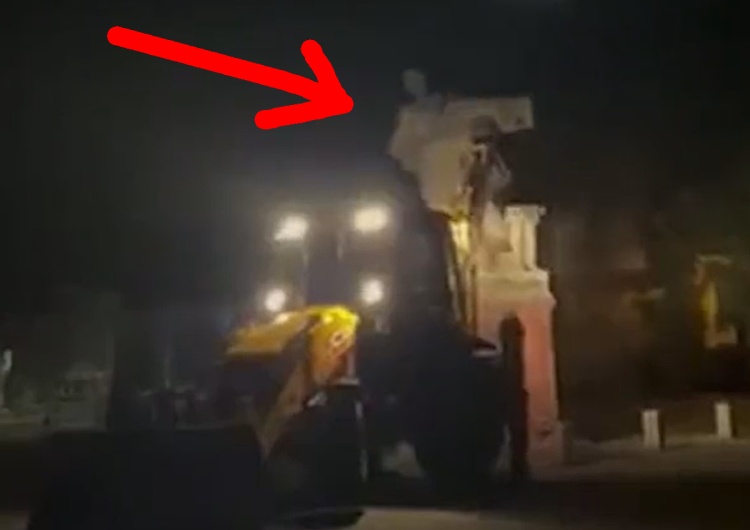 koparka obala pomnik zwycięstwa armii radziekciej „W Koszalinie ktoś wjeżdża sobie koparką na cmentarz i obala pomnik Zwycięskiej Armii Radzieckiej” [WIDEO]