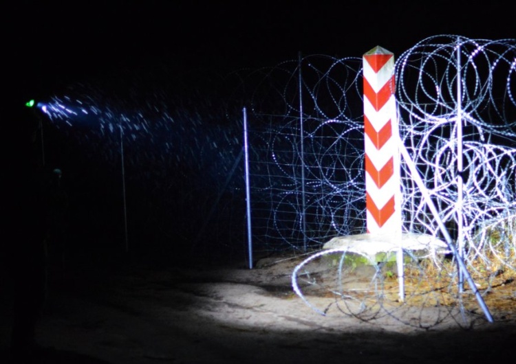 Granica polsko-białoruska Niespokojnie na granicy z Białorusią. Nielegalni migranci atakują polskie służby