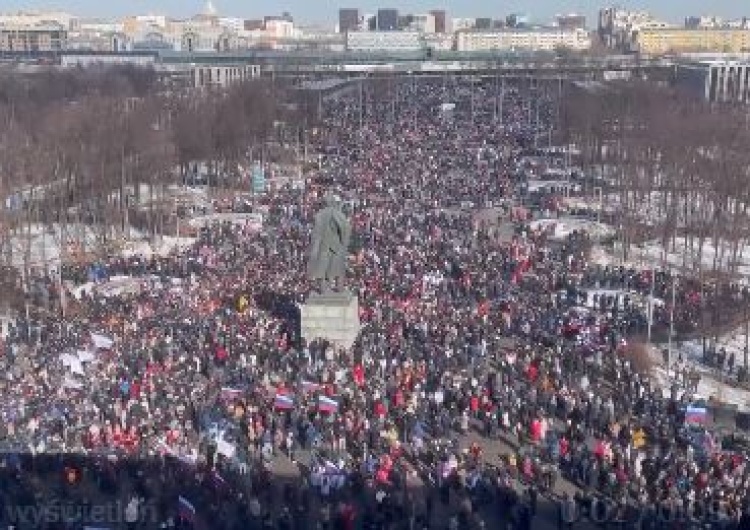  [wideo] Wstrząsające. Kreml zorganizował wiec poparcia dla wojny na Ukrainie. Przybyło 200 tys. Rosjan