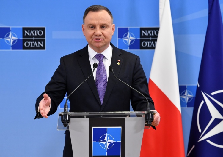Awaryjne lądowanie samolotu z prezydentem RP Andrzejem Dudą