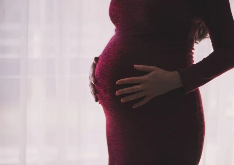 Błędy medyczne a prawo aborcyjne. Wnioski dla Polski na przykładzie Irlandii – raport Ordo Iuris