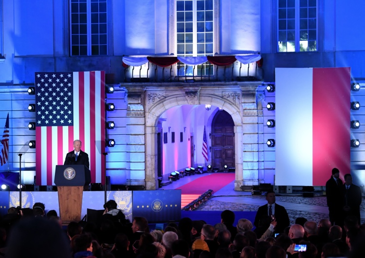 Przemówienie Prezydenta USA Joe Bidena na dziedzińcu Zamku Królewskiego w Warszawie “Biden przybył do Warszawy ze względu na ogólnoświatowy szacunek dla Polski”