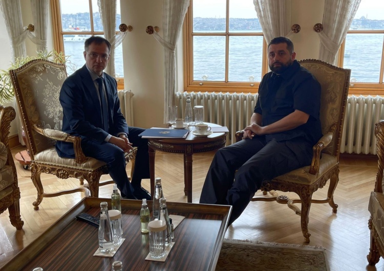 Rozmowy rosyjsko-ukraińskie w Pałacu Dolmabahce w Stambule, Turcja, 29 marca 2022 r.
