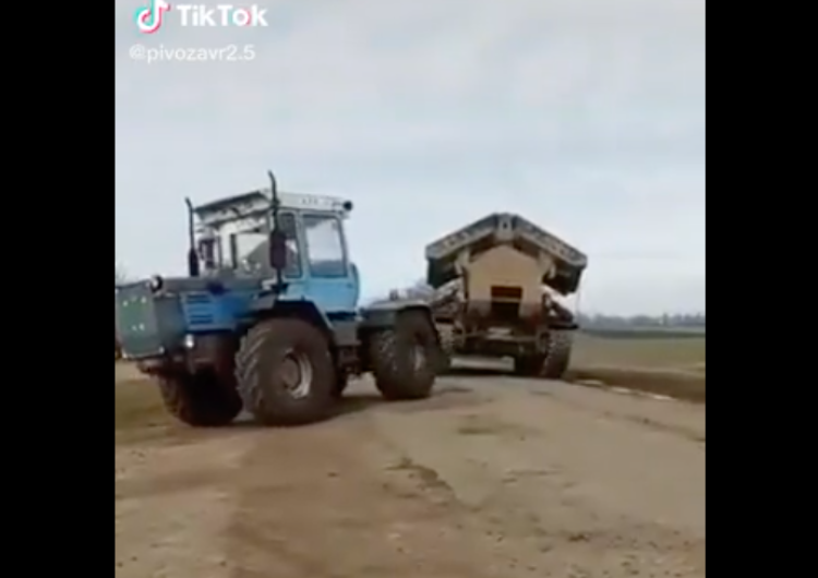 „Przyda się w gospodarstwie”. Tym razem ukraiński traktor porwał rosyjski IMR-2 [WIDEO]