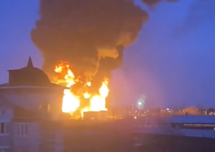 Pożar w Biełgorodzie [Video] Ogromny pożar magazynu ropy w Rosji. Wynik ukraińskiego ataku? 