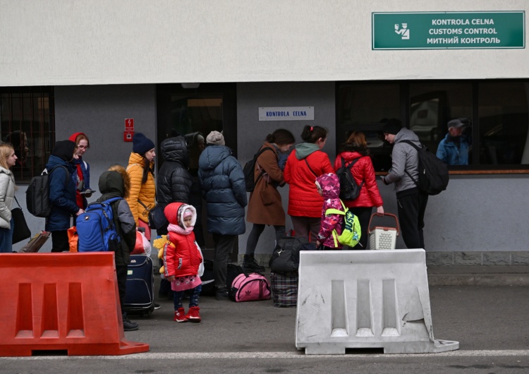 Ukraińscy uchodźcy Co z unijnymi środkami na ukraińskich uchodźców? Europejski komisarz:
