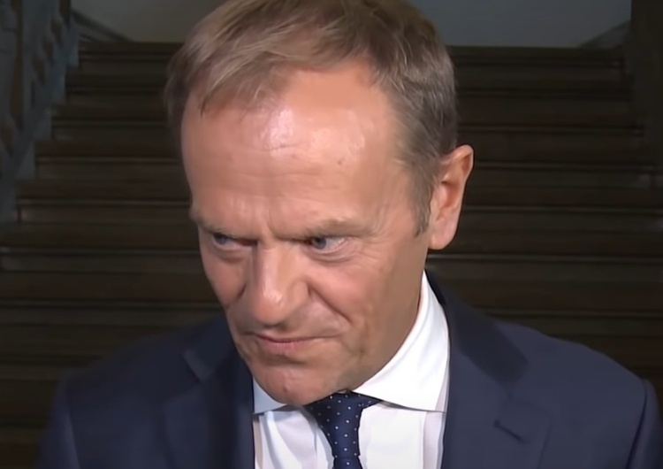 Donald Tusk Tusk: „Jest mi bardzo wstyd, kiedy słyszę premiera Morawieckiego, który atakuje Macrona”