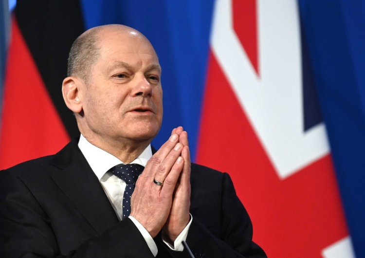 Olaf Scholz Die Welt: Inni członkowie NATO głosują za embargiem. Co robią Niemcy? Blokują