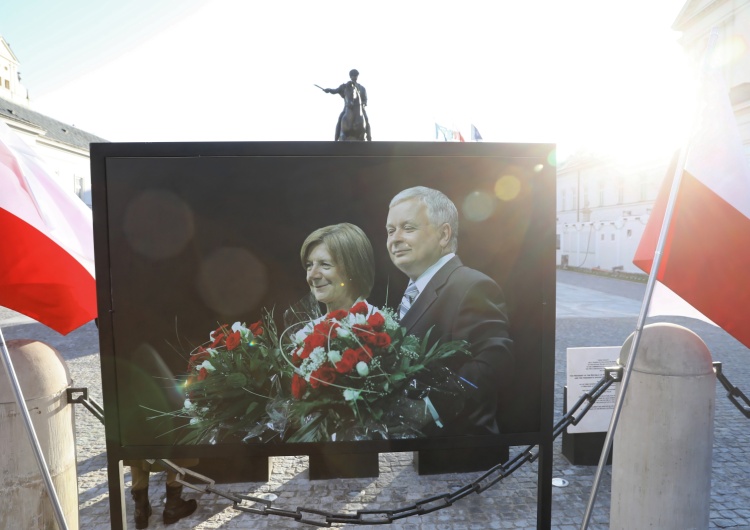 śp. Lech i Maria Kaczyńscy Ambasador Ukrainy o syrenach: To uczczenie pamięci zmarłych. Tymczasem łódzki samorządowiec nazywa to...
