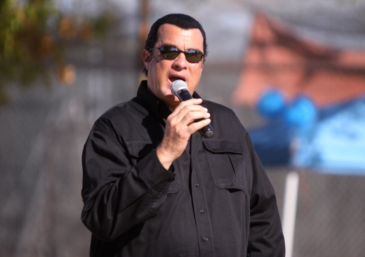 Aktor Steven Seagal Swoje 70. urodziny Steven Seagal spędził w… Moskwie. „Stoimy razem, na dobre i na złe” [WIDEO]