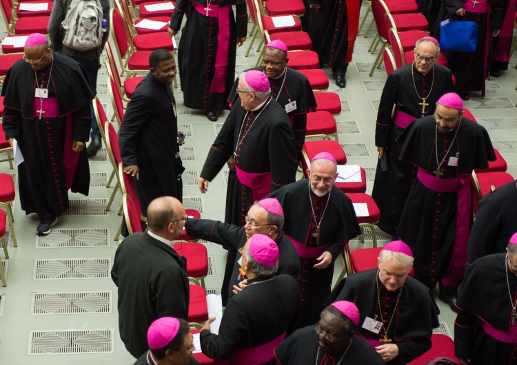 katoliccy biskupi Biskupi z całego świata zaniepokojeni kontrowersyjną niemiecką drogą synodalną