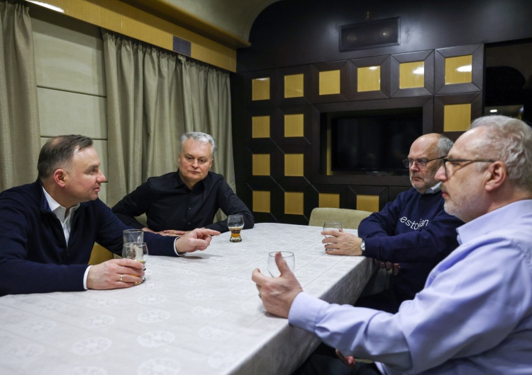 Prezydent RP Andrzej Duda na spotkaniu z przywódcami państw bałtyckich Prezydenci Polski i państw bałtyckich na rozmowach w Kijowie. Polska inicjatorem spotkania