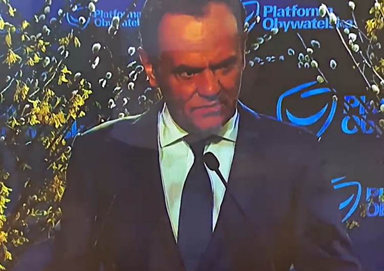 Donald Tusk podczas Rady Krajowej PO „Robią to specjalnie”. Stacja TVN24 przerwała wypowiedź Tuska. Widzowie wściekli