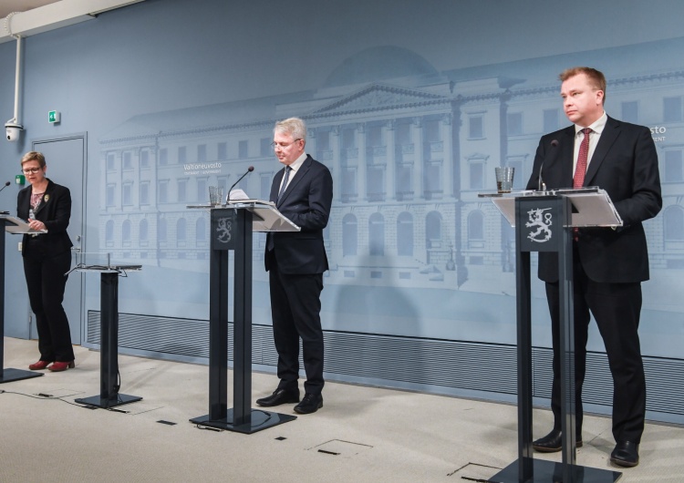Konferencja prasowa fińskiego ministra spraw zagranicznych, ministra obrony i ministra spraw wewnętrznych, 13 kwietnia 2022 r. USA Today: Finowie przygotowują się do wojny z Rosją. „Tysiące osób na szkoleniach wojskowych”